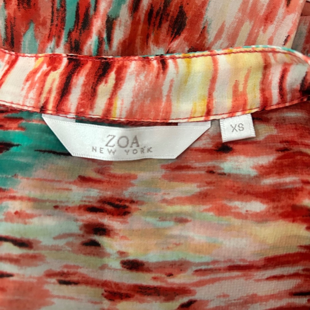NWOT ZOA New York Multicolor Abstract Blouse Women XS 3/4 Tab Sleeve - Picture 3 of 8